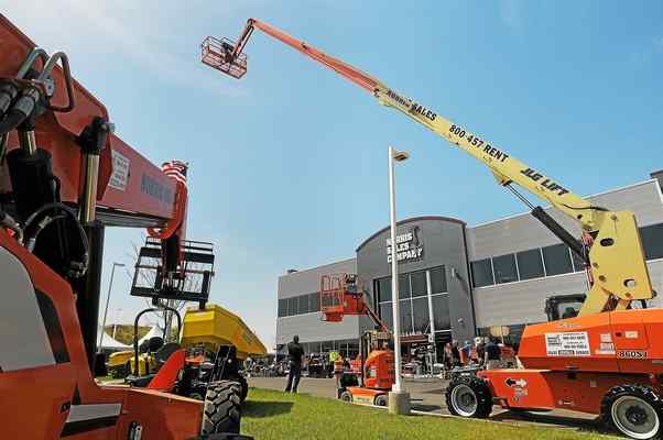 Norris Sales, Plymouth, celebrates 60th anniversary with an open house