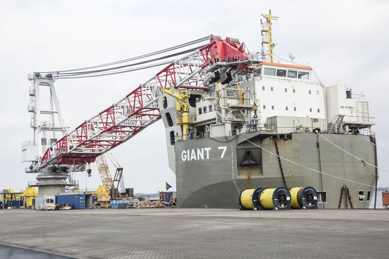 Liebherr – Video of Assembly of a BOS 35000 (Bord Offshore Crane)