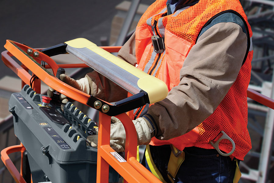 JLG TAKES LEADERSHIP POSITION BY STANDARDIZING SKYGUARD® SYSTEM