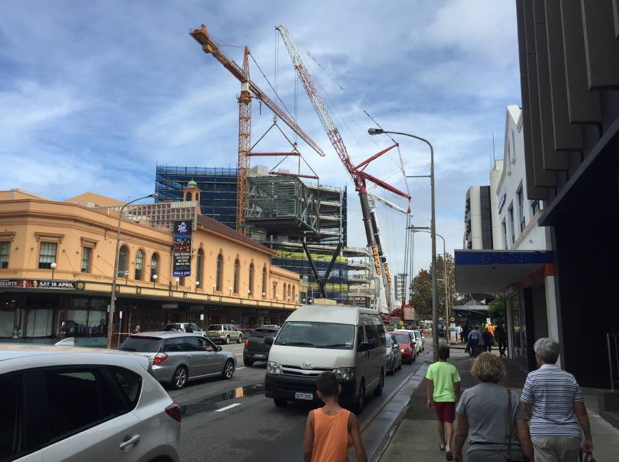 Borger Cranes preforms 100-ton cubic truss lift in Newcastle Australia