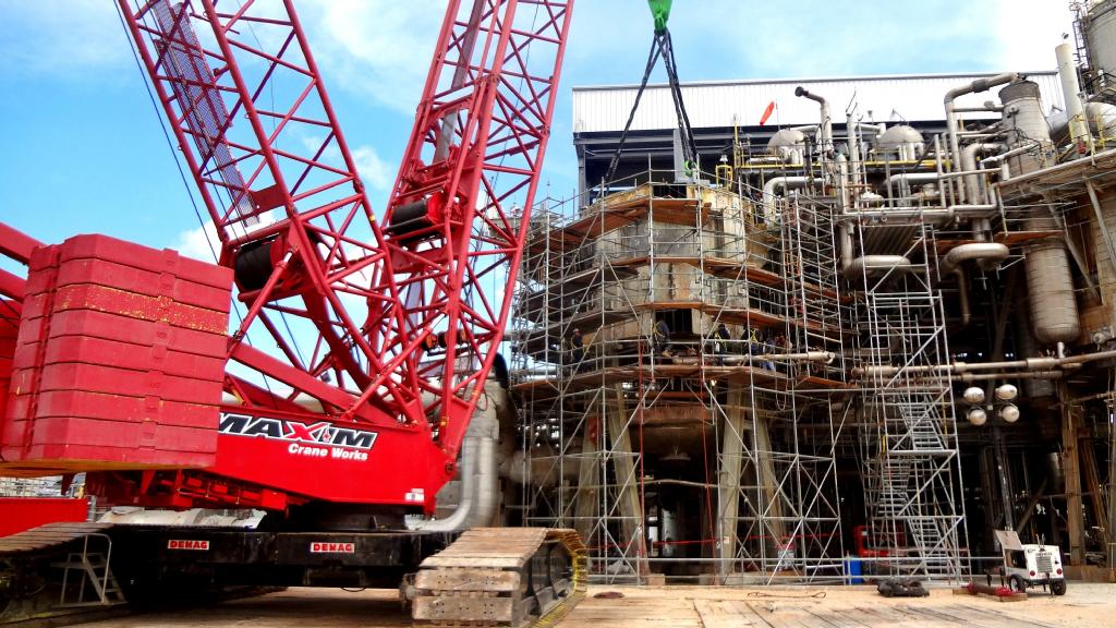 Maxim Crane Adding Thirteen 400 ton to 825 ton Manitowoc Crawler Cranes