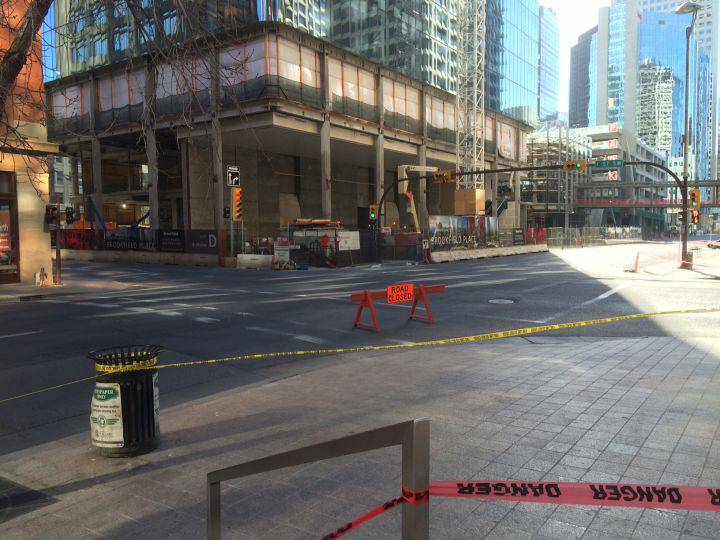 Streets in downtown Calgary reopen after glass falls from 33 floor of construction site