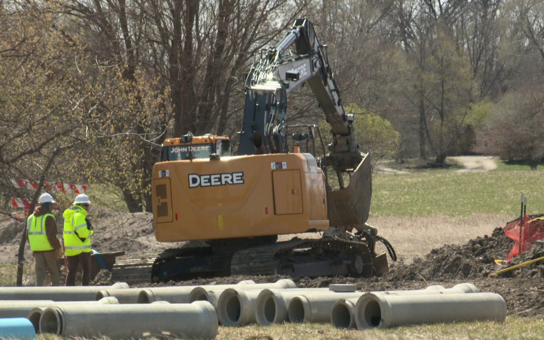 Power Line Falls on John Deere 245C Shocking Worker