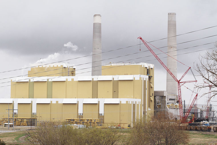 All Erection’s Manitowoc 21000 ready to work at Nebraska power plant
