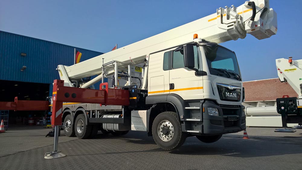 Palfinger P550 EXPANDS THE JUMBO CLASS NX