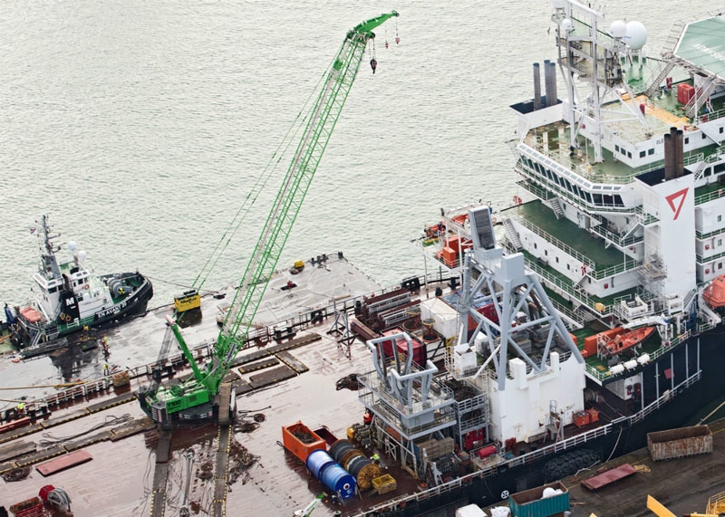 180 t Star Lifter crawler crane: SENNEBOGEN 5500 crawler crane for structural engineering and crane rental companies