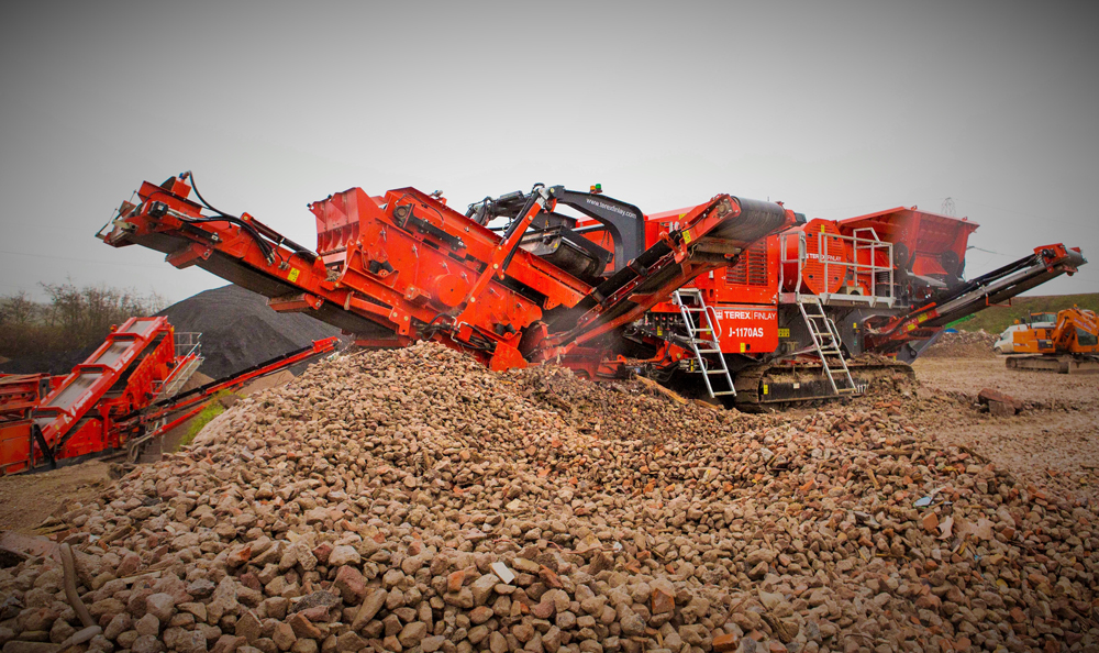 Jeremy Bishop Haulage take delivery of new Terex Finlay mobile plant