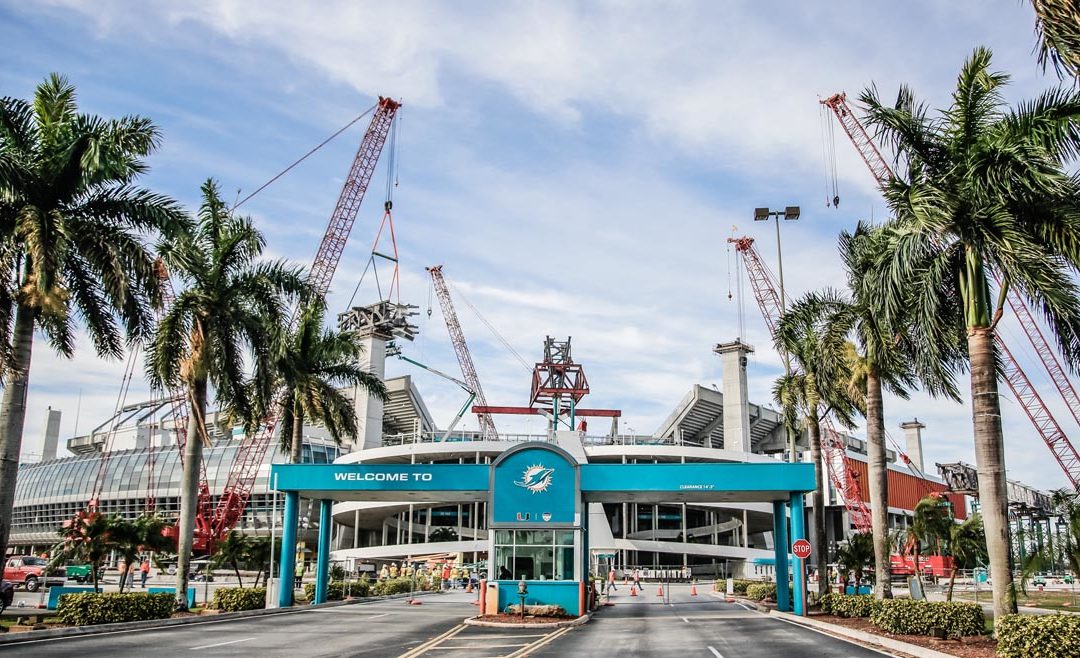 Awesome Photos of Maxim’s Manitowoc crawler cranes in Full Synchronization Mode at Miami’s Sun Life Stadium $400 million upgrade