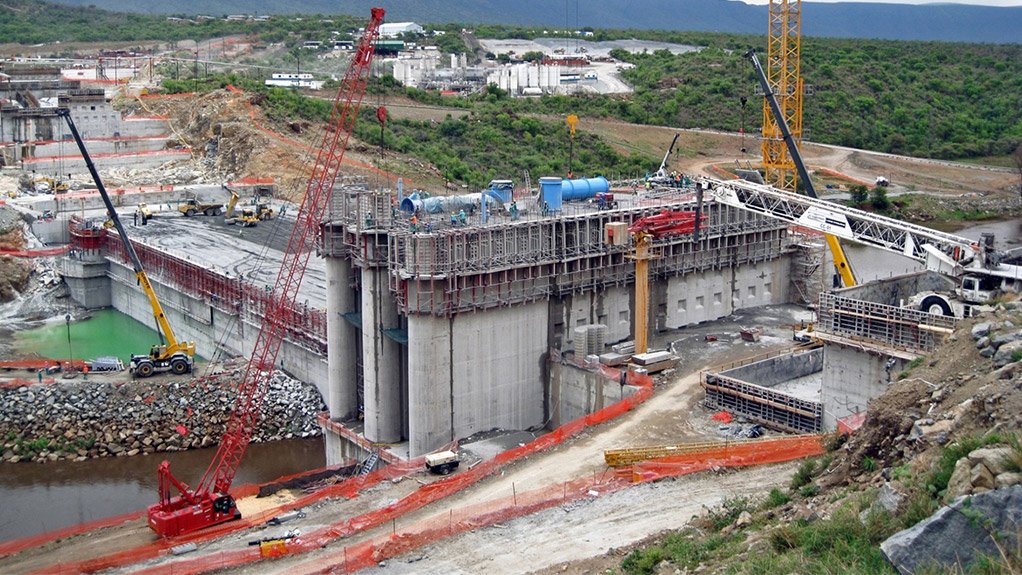 Crane Expert Calls For Infrastructure Spending in South Africa