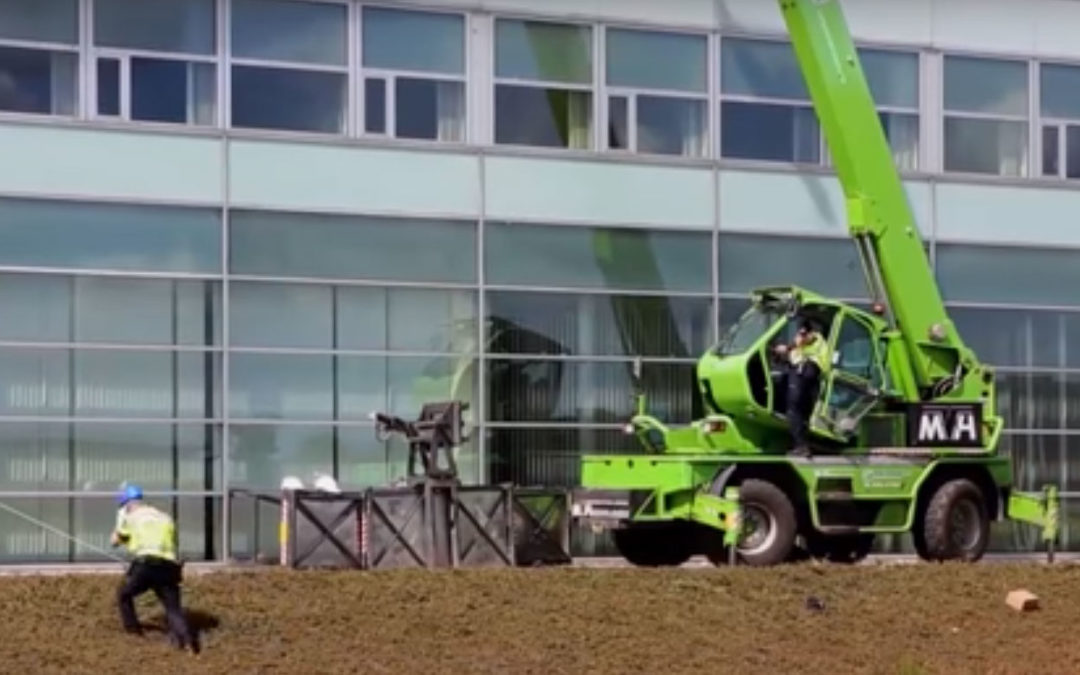 Aerial work platform attached to Telehandler fails killing two workers in the Netherlands.