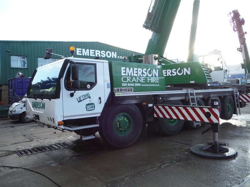 Emerson Crane Hire chooses Magna MA03 crane tires