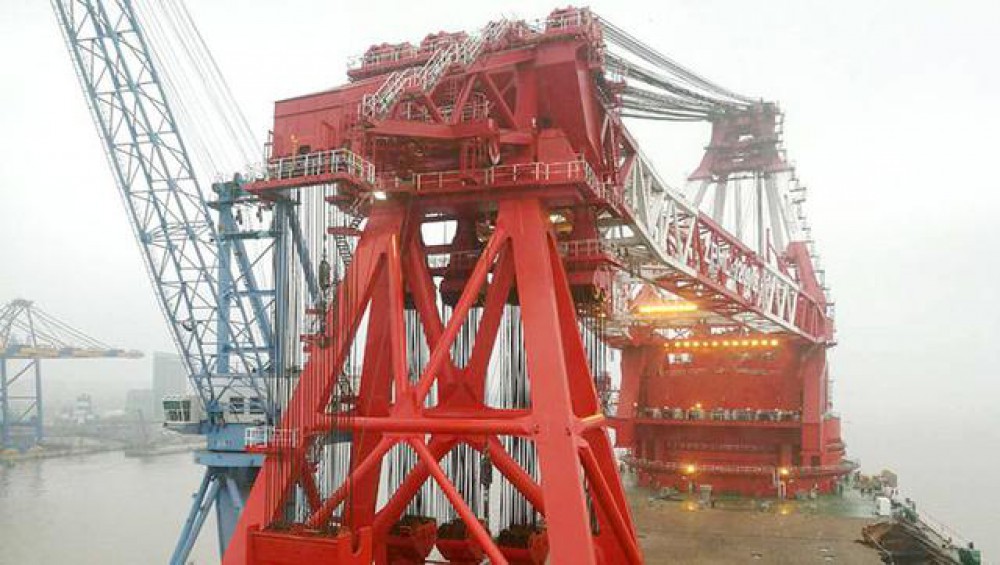 ZPMC delivered the world’s largest floating crane vessel