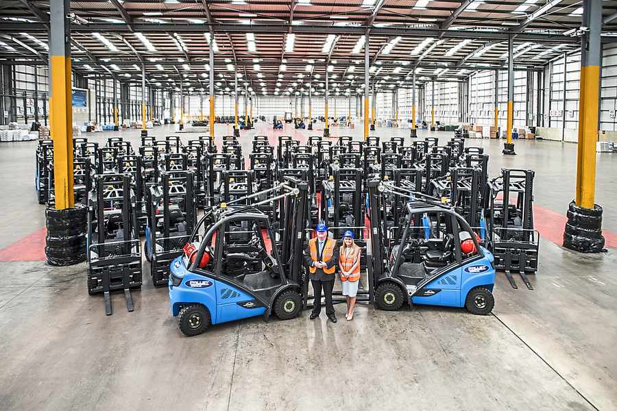 UK’s Pallet-Track recruits operators after investment in 60 Linde Forklifts