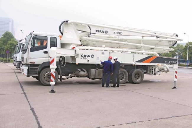 ZOOMLION’S FIRST SELF-PRODUCED CIFA PUMP TRUCK ROLLS OFF THE PRODUCTION LINE SUCCESSFULLY