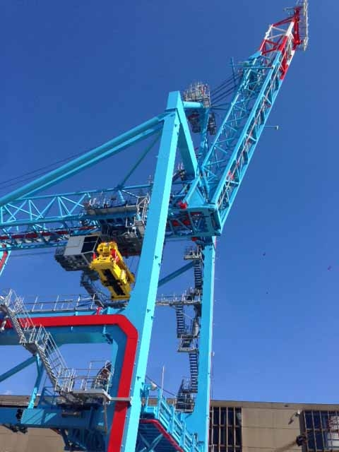 UNIQUE TRANSPORT OF A CONTAINER CRANE AT BROEKMAN LOGISTICS