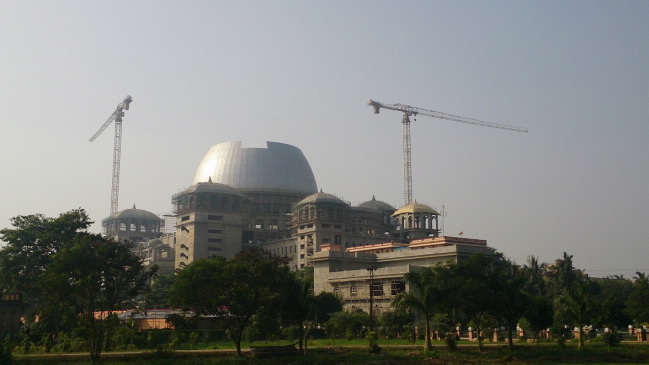 TEREX® CTT FLAT TOP TOWER CRANES BUILD TEMPLE IN INDIA
