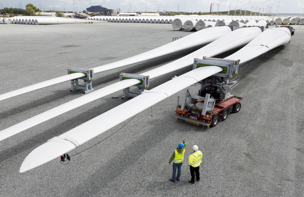 Siemens awards $43 US million contract to ALE Heavy Lift