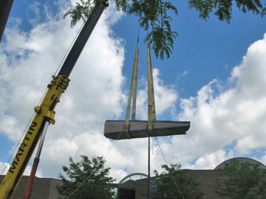 Martin Crane installs new 25-ton Granite Sculpture in front of Fort Wayne Museum of Art