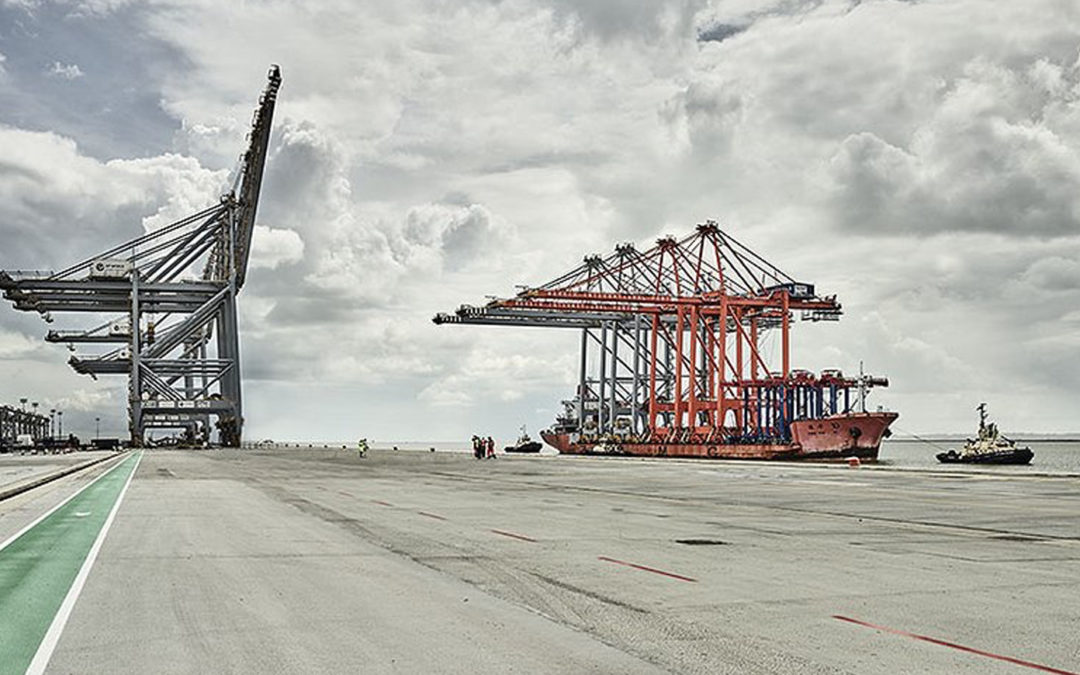 Enormous quay cranes brought up the river thames for the third berth at UK’s new logistics hub