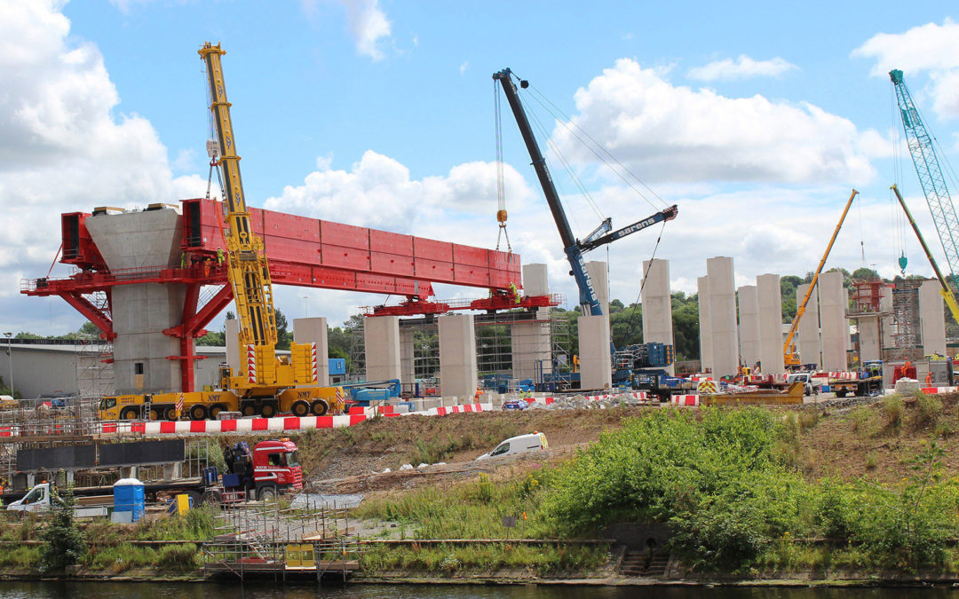 750-ton and 800-ton All Terrain execute flawless tandem lift at the Mersey Gateway construction project in UK