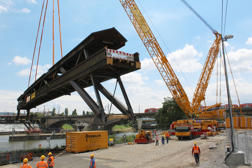Wiesbauer’s 750-ton Liehberr lattice boom LG 1750 mobile crane working in Stuttgart, Germany