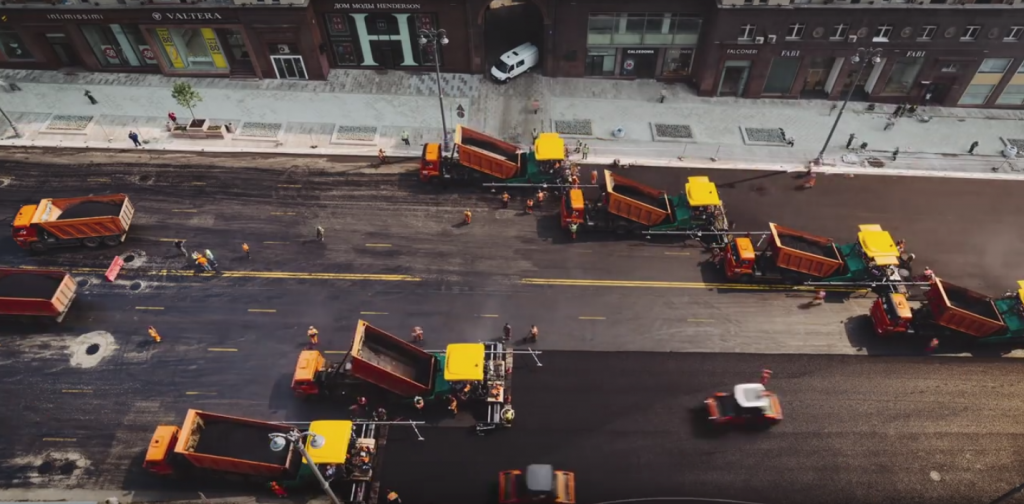 VIDEO: Full-width paving project orchestrates dozens of machines, lays 8,000 tons of asphalt in one day
