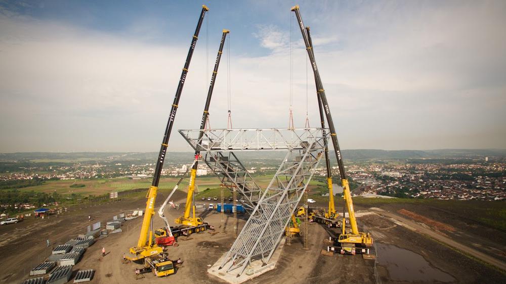 Watch Video of Terex Cranes erecting a monument to the Coal Mining Industry in Germany