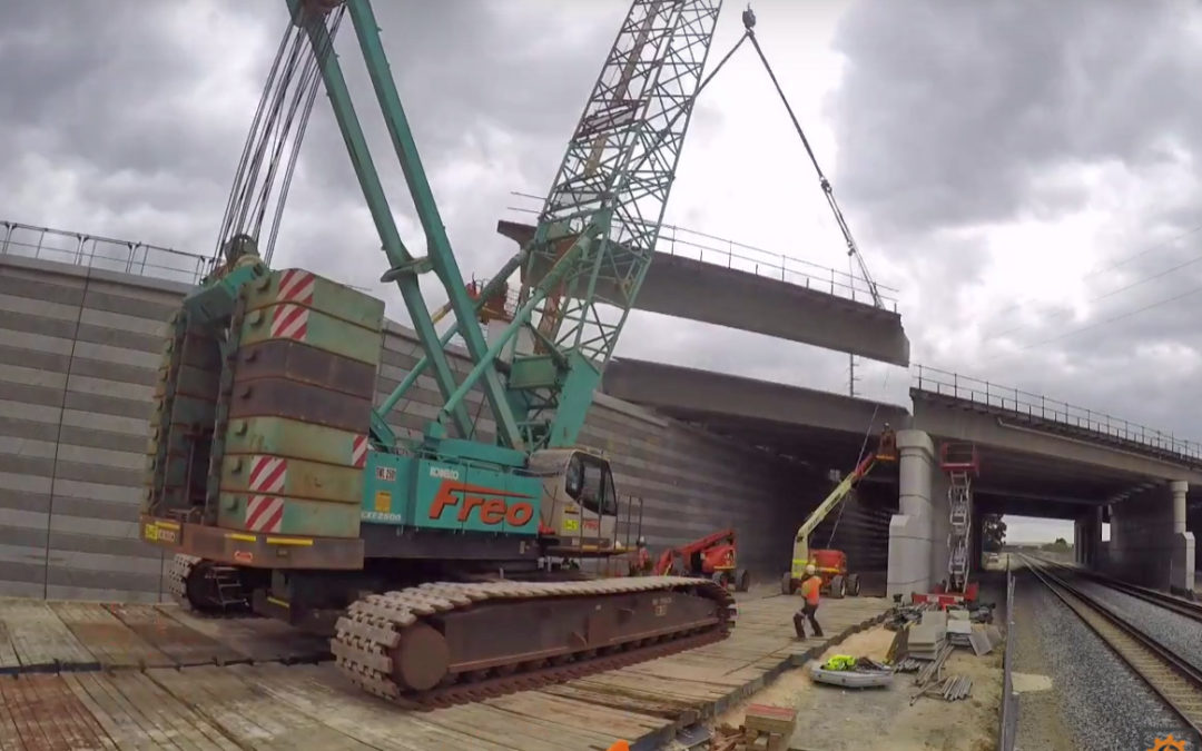 A Freo owned Kobelco CKE2500 crawler crane working on the Roe Hwy expansion in Perth