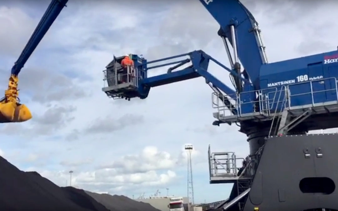 Watch the ultra quiet Mantsinen 160 HybriLift material handler work at Belfast Harbour