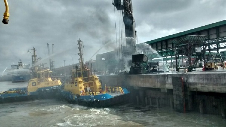 Ship to Shore Crane catches fire at coal terminal in Brazil