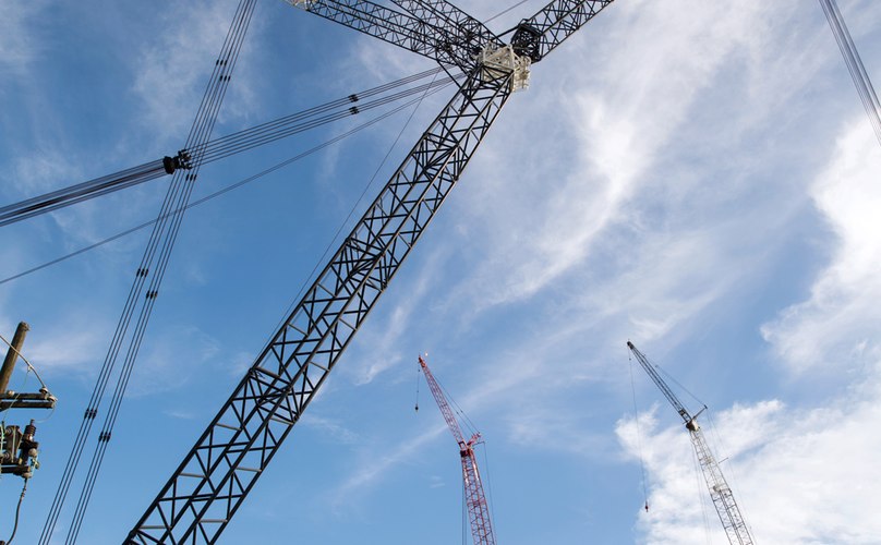 Competition, technology and safety are the key drivers in today’s heavy lifting industry