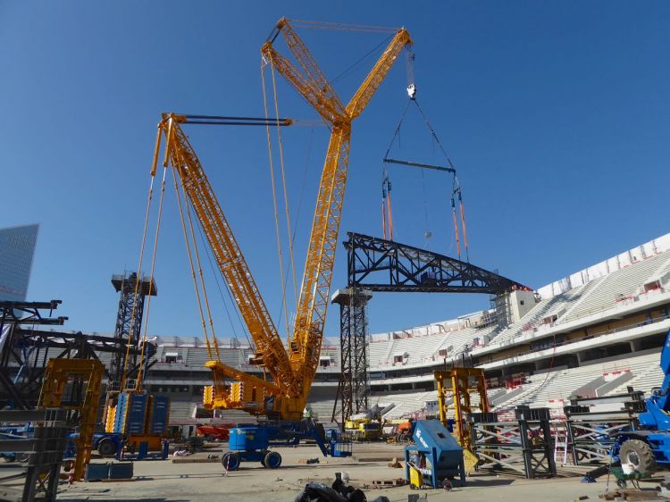 Sarens Liebherr LR 11350 crawler crane sets the Roof at “Arena Nanterre-La Défense” in Paris