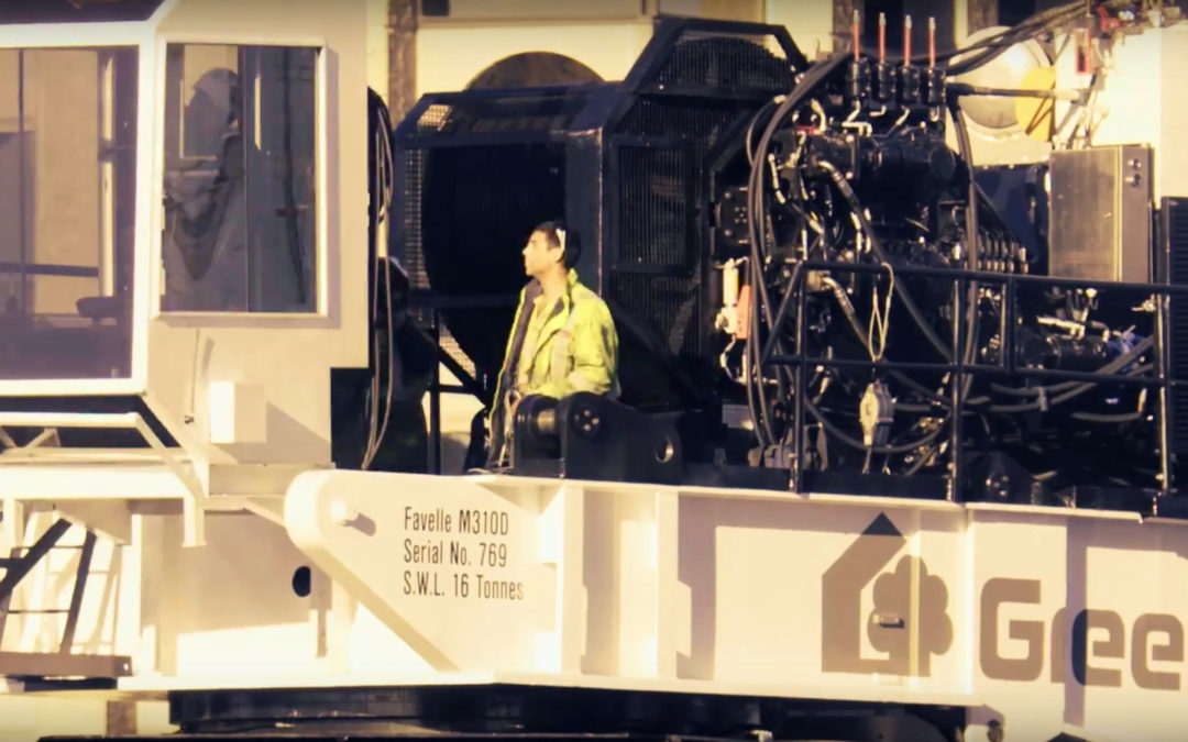 Cool Time Lapse video of a 16-ton Favelle Favco M310D tower crane being assembled in Sydney, Australia