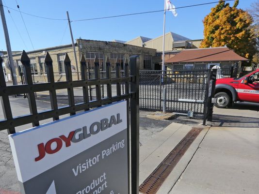 Joy Global shareholders approve company sale