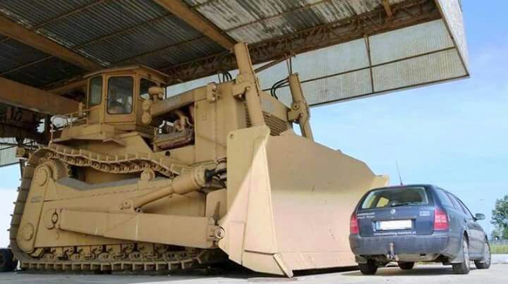 Check out the Acco Super Bulldozer the largest tracked bulldozer ever made