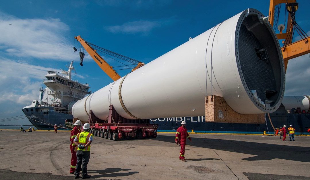 The legs arrived for the mammoth New York Wheel project