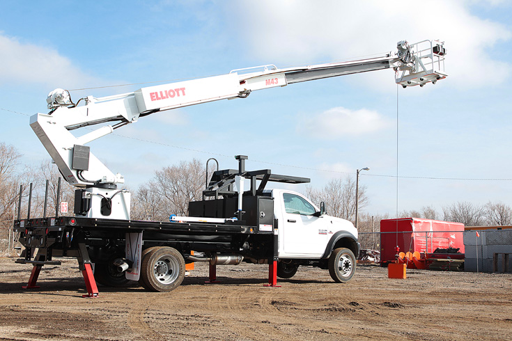 Elliott Equipment Company’s new Main Boom material handling optimizes the M43 HiReach for Non-CDL configurations