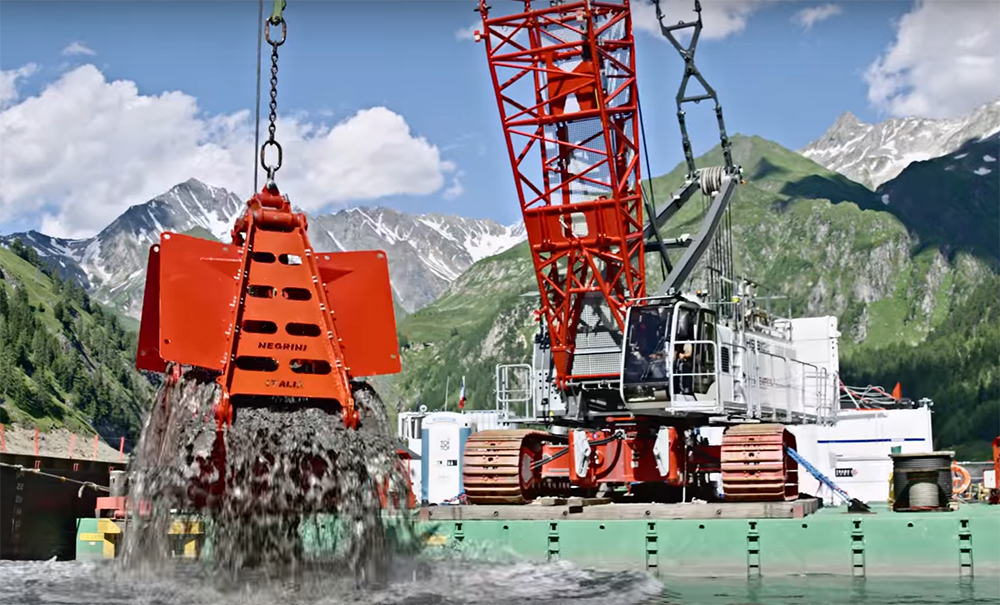 Official Video of a Liebherr duty cycle crawler crane working in the Swiss Alps.