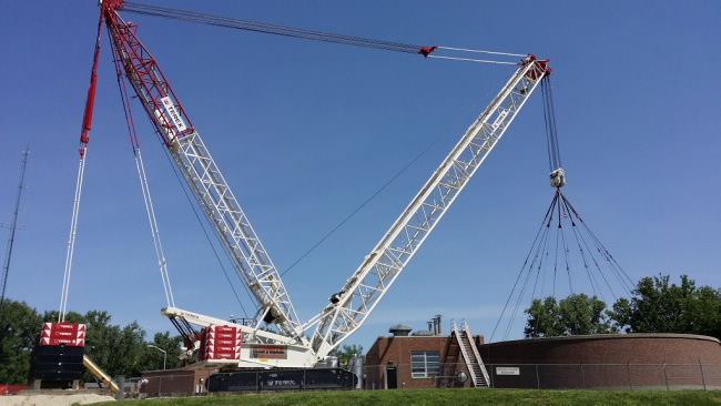 Sterett Crane & Rigging’s Demag CC 2400-1 handles tight spaces