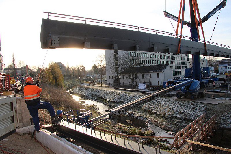 In Pictures:  Hoffmann Kran lifts 40-ton bridge railings with a 750-ton Liebherr in Detmold, Germany