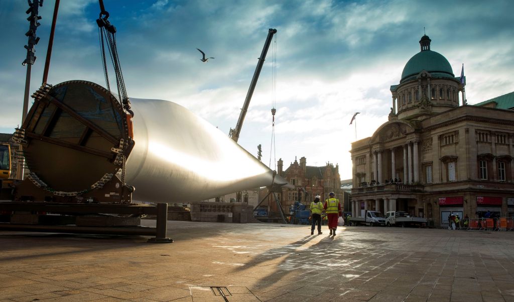 Ale Heavy Lift transports a 246 ft. turbine blade- one of the largest ever on UK roads.