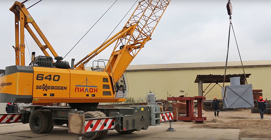 Video of a SENNEBOGEN 640 M used a yard crane in St. Petersburg, Russia