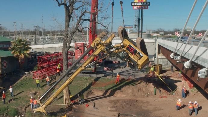 Crews for TNT Crane use massive All Terrain Liebherr crane to rescue CZM drill rig