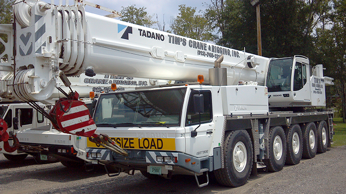 Tim’s Crane sets up a 260-ton crane to remove boats affected by Hurricane Matthew