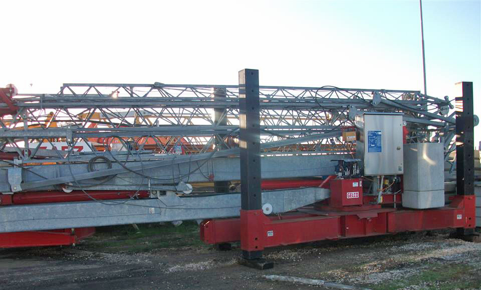 Gleco Gru innovative CLEVER CRANE model G 2626 TT BE, self-erector introduced to the marketplace