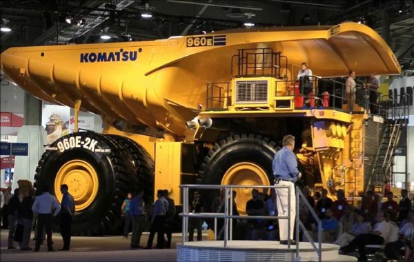 Komatsu Saw Stronger Yen Erasing Gains from Increasing Demand in Indonesia