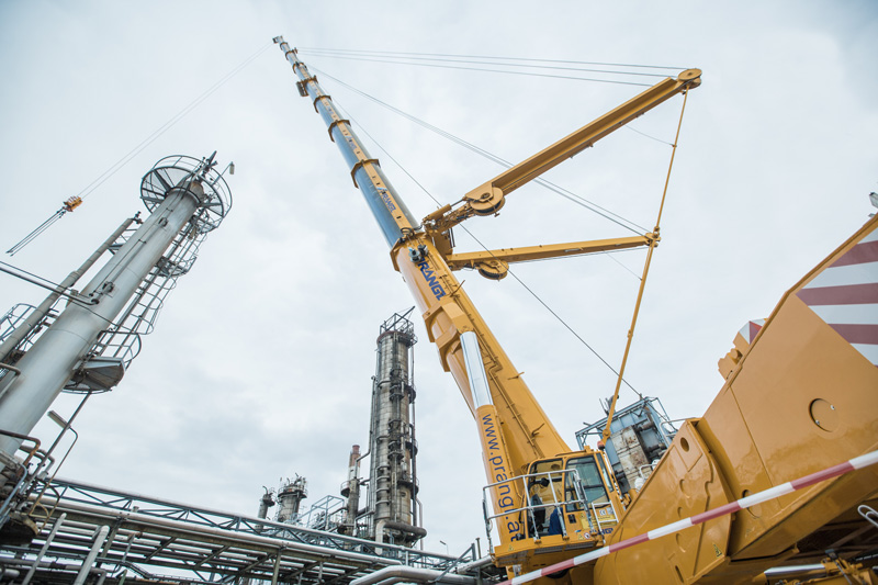 Prangl’s Demag AC 1000-9 lifts the top section of fractionating column at refinery in Vienna, Austria