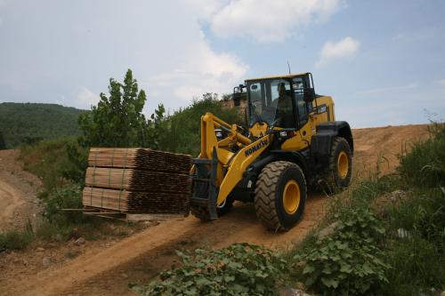 Komatsu America Corp. introduces the new WA200-8 wheel loader