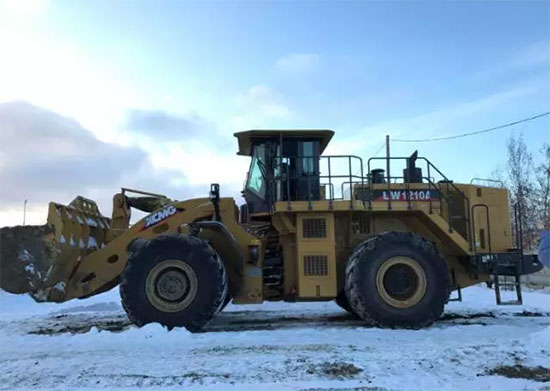 XCMG Wheel loaders and Dozers working in Siberia, where it is always cold