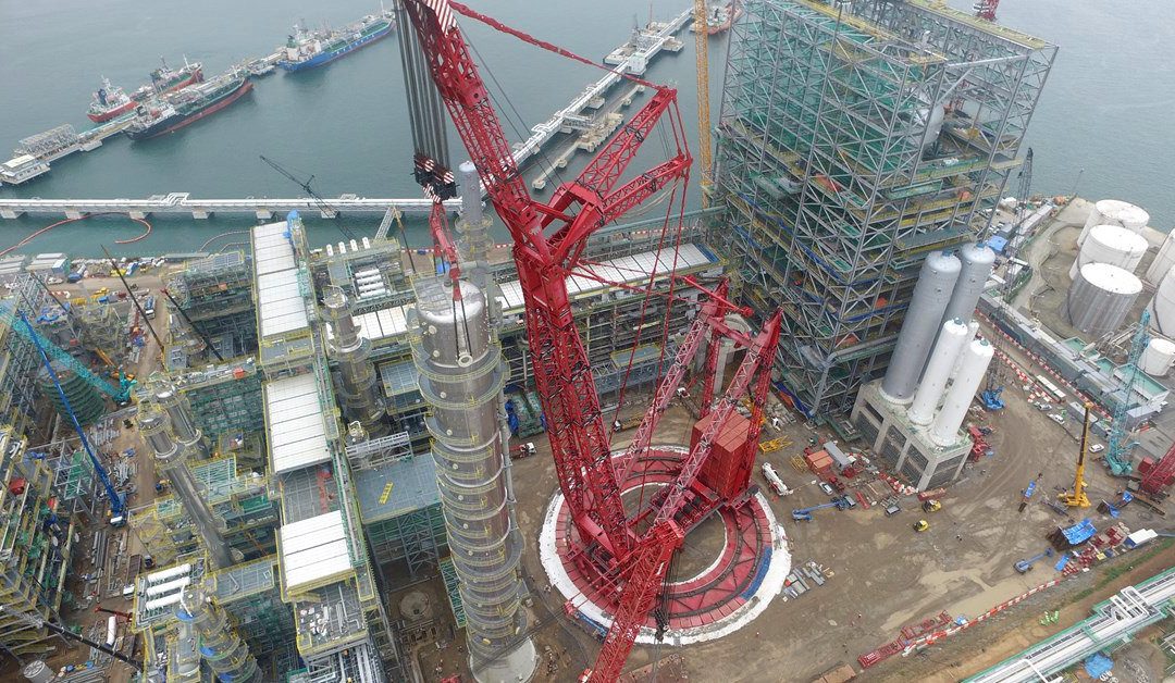 Mammoet PTC 200 DS ringer crane handles S-Oil refinery expansion project in South Korea